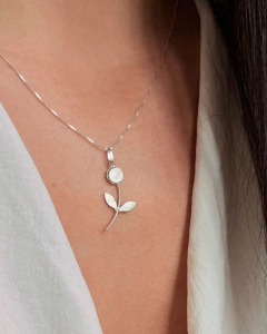 Colar Prata 925 flor madrepérola - comprar online