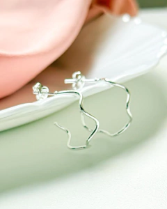 Brinco argola Prata 925 ondulada