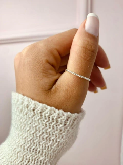 Anel fino torcido na internet