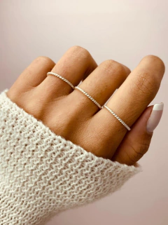 Anel fino torcido - Sabrina Pratas | Joias delicadas em prata 925