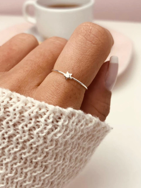 Anel liso mini estrela