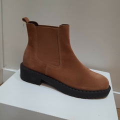 BOTA GIULIA DOMNA CAMURÇAO CAMEL na internet