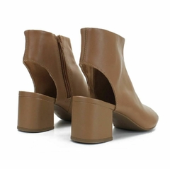 Sandália Ankle Boot Camel Em Couro Com Salto Bloco Giulia Domna - comprar online