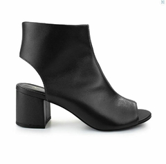 Sandália Ankle Boot Preta Em Couro Com Salto Bloco Giulia Domna