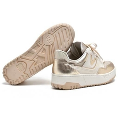 TENIS CASUAL VIA MARTE OFF WHITE/DOURADO - June Online