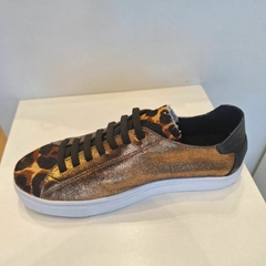 Tênis Em Couro Dourado Com Onça June Shoes na internet
