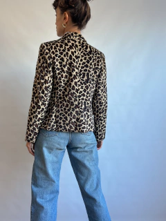 The Leopard Blazer en internet