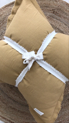 ALMOHADÓN TUSOR FLECOS Maíz - PHILIA DECO