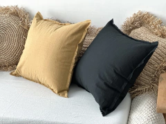 ALMOHADÓN TUSOR FLECOS Negro - PHILIA DECO