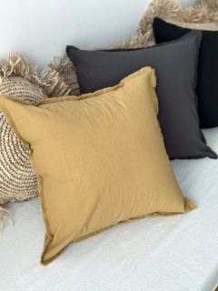 ALMOHADÓN TUSOR FLECOS Maíz