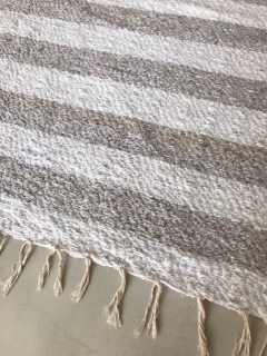 ALFOMBRA TIBET RAYAS 140x220 Arena y Crudo - PHILIA DECO