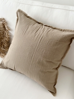 ALMOHADÓN TUSOR FLECOS Khaki