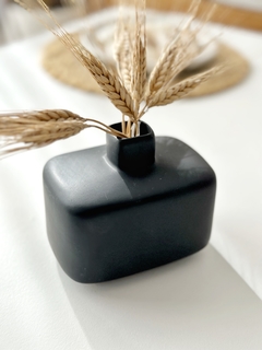 FLORERO MILOS Negro - comprar online