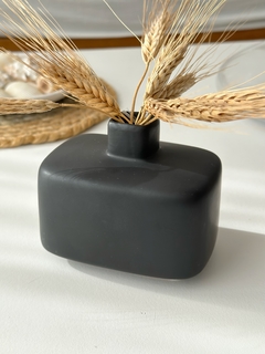 FLORERO MILOS Negro
