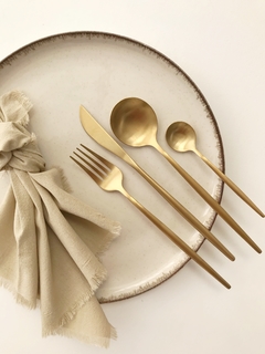 CUBIERTOS AMBERES Dorado - comprar online