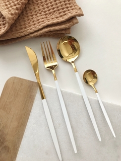 CUBIERTOS AMBERES Dorado y Blanco - tienda online