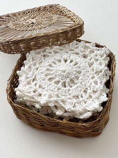 CAJA CON POSAVASOS CROCHET