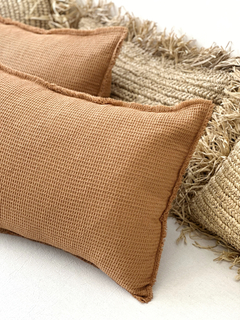 ALMOHADÓN WAFFLE Canela 60x40 - PHILIA DECO