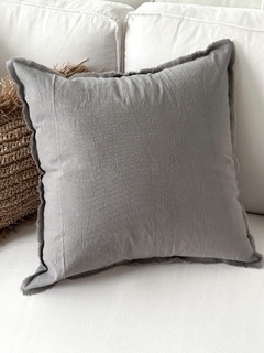 ALMOHADÓN TUSOR FLECOS Gris Medio - tienda online