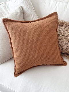 ALMOHADÓN WAFFLE Canela 50x50 - PHILIA DECO