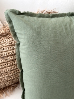 ALMOHADÓN TUSOR FLECOS Verde Seco - PHILIA DECO