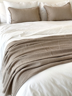 ALMOHADÓN WAFFLE Khaki 60x40 - PHILIA DECO