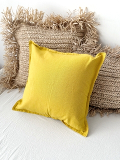 ALMOHADÓN PESTAÑA Amarillo 40x40cm - comprar online