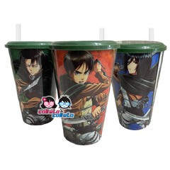 VASO PLASTICO CON TAPA Y SORBETE - ANIME - ATTACK OF TITANS