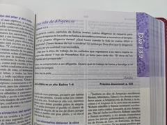 Biblia De Una Joven Conforme Al Corazon De Dios Floral RVR60 - El Maestro Tejedor