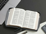 Biblia con Cierre Compacta 10 puntos RV1960 imitación piel tricolor negro/blanco/gris - comprar online