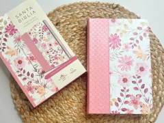 Biblia Piel Rosada Con Flores Tamaño Manual con Separador RVR