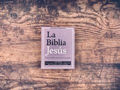 Biblia Jesus - Tela Lavanda Nueva Versión Internacional en internet