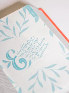 Biblia devocional Mujer Verdadera RVR Dúo tono Coral - tienda online