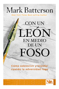 Con Un Leon En Medio De Un Foso