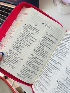 Biblia Letra Grande RVR fucsia flores con Cierre - comprar online