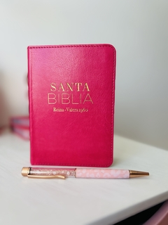 Biblia de bolsillo RVR Fucsia con canto dorado