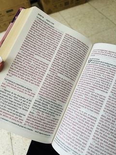 Imagen de Biblia NTV Edición Personal Letra Grande Jardín Morado Sentipiel