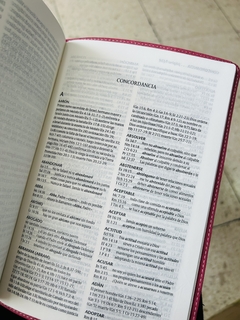 Biblia NTV Edición Personal - Letra Grande Rosada Flores - El Maestro Tejedor