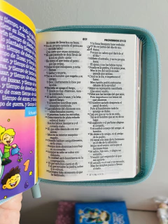 Biblia Mi Gran Viaje RVR60 Turquesa Cierre Biblia para Niños - El Maestro Tejedor