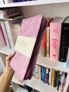 Biblia Letra grande rosada con cierre RVR 1960 - tienda online