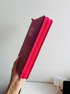 Biblia Fucsia RVR 1960 Letra grande - El Maestro Tejedor