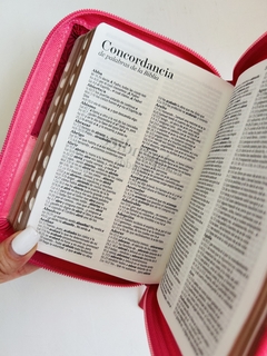 Imagen de Biblia Bifloral Rosa duotono Imitación Piel, con cierre e Índice RVR 1960