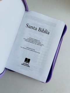 Biblia Compacta Lila Floral canto lavanda Cierre RVR 1960 en internet