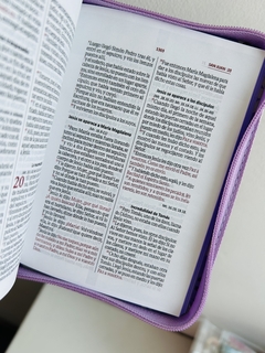 Biblia Compacta Lila Floral canto lavanda Cierre RVR 1960