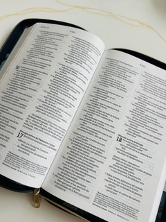 Biblia Ultrafina NTV Ziper Azul Flores - El Maestro Tejedor