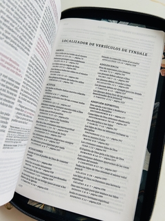 Biblia Ultrafina NTV Ziper Azul Flores - El Maestro Tejedor