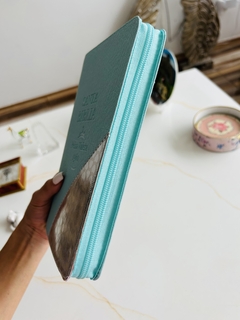Biblia nombre De Dios Verde menta corazones con cierre RVR1960 en internet
