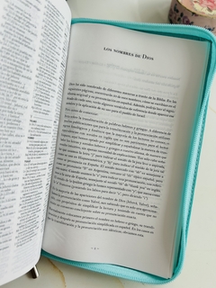 Biblia nombre De Dios Verde menta corazones con cierre RVR1960 - El Maestro Tejedor