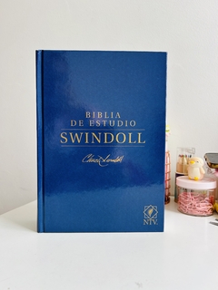 Biblia de estudio Swindoll, NTV tapa dura azul