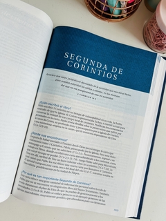 Biblia de estudio Swindoll, NTV tapa dura azul - El Maestro Tejedor